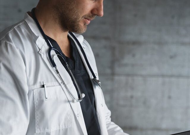 How EMR Services Enhance Patient Care and Workflow Efficiency